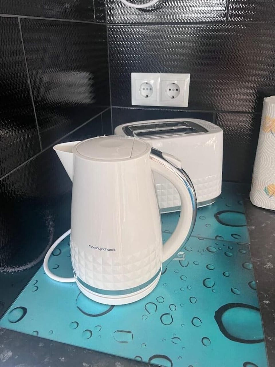 Kettle and twin toaster