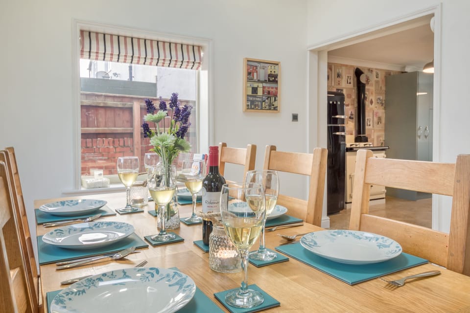 Bosky House, South Creake: Garden room with french doors leading to rear terrace and garden