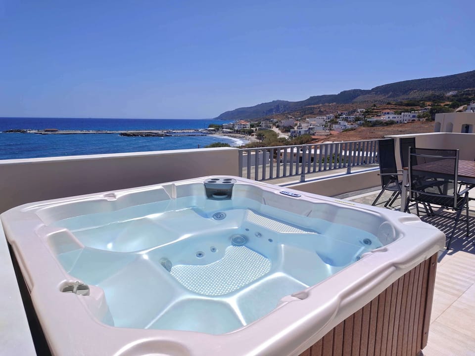 Outdoor Jacuzzi Overlooking the Sea
Unwind in your private Jacuzzi while gazing at the crystal-clear waters of Kythira. The elevated position offers a serene, luxurious experience with breathtaking views day and night.