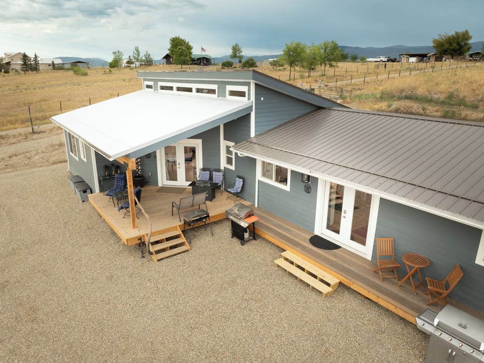 Unite B with private entry in the front and back.