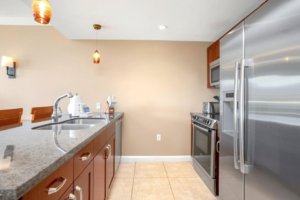 HKH-524 A stylish entrance sets the tone for resort-style living