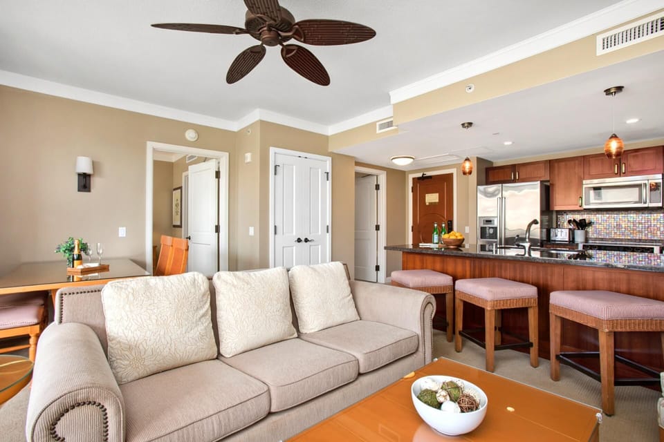 HKH-516 Comfortable gathering space ideal for family and friends