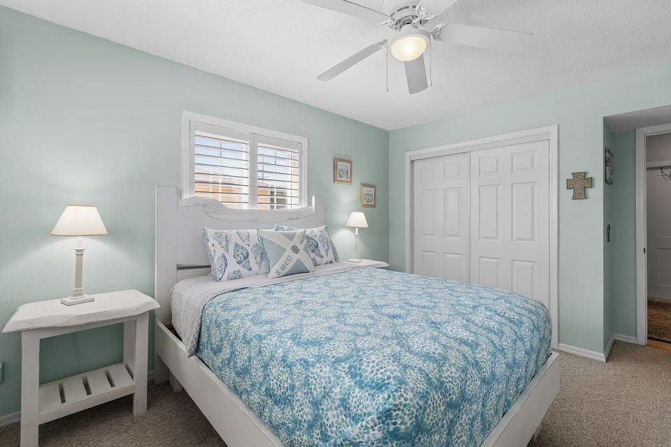 Queen bedroom 2 second floor