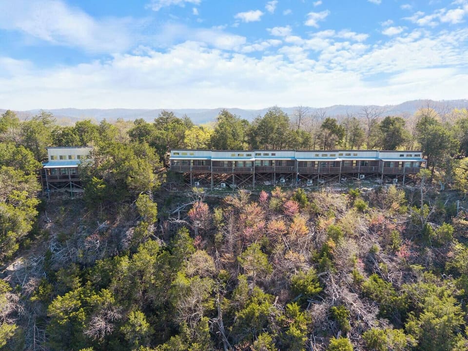 d8f77eff-ad77-4a27-8901-2299a450cd32