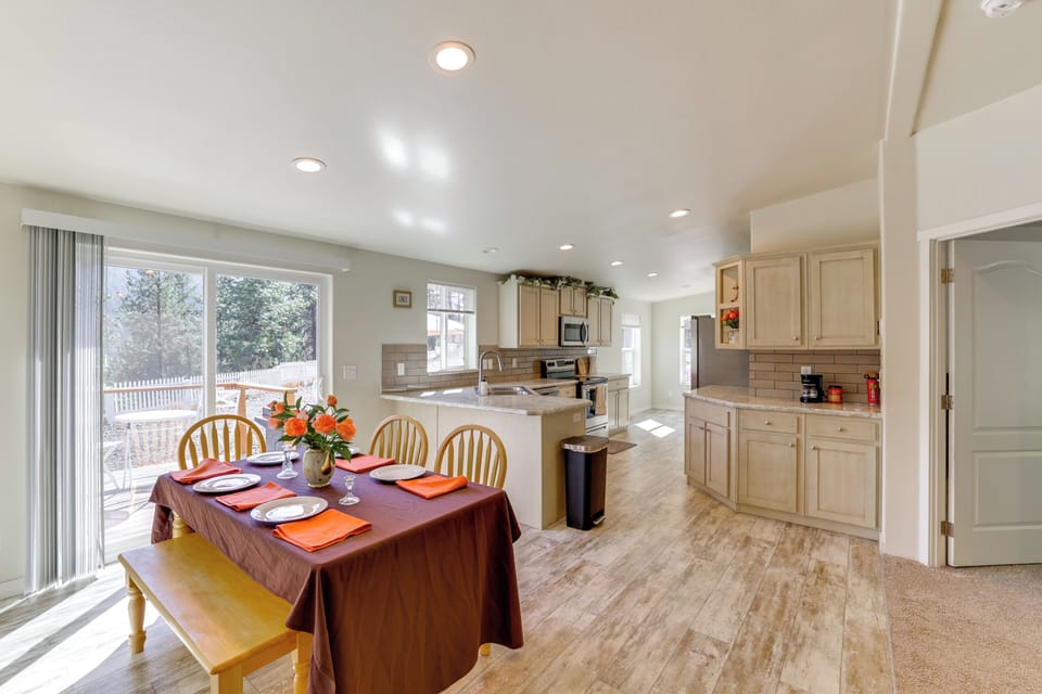 Property Interior | Single-Story Home | Free WiFi