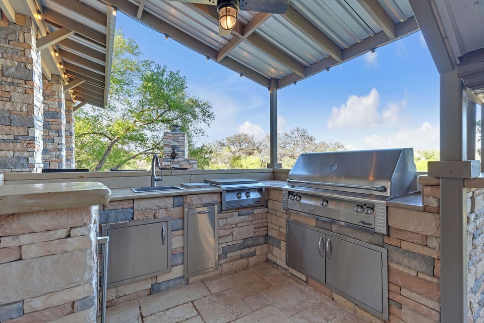 Professional grade outdoor kitchen