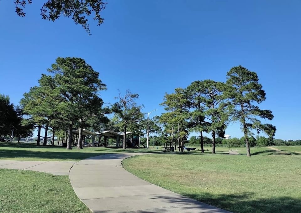 North lake Park, Walking Distance from Home ! great for morning Runs