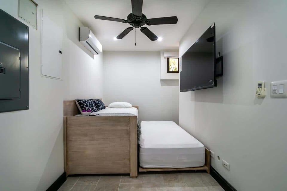 Room with TV and AC
