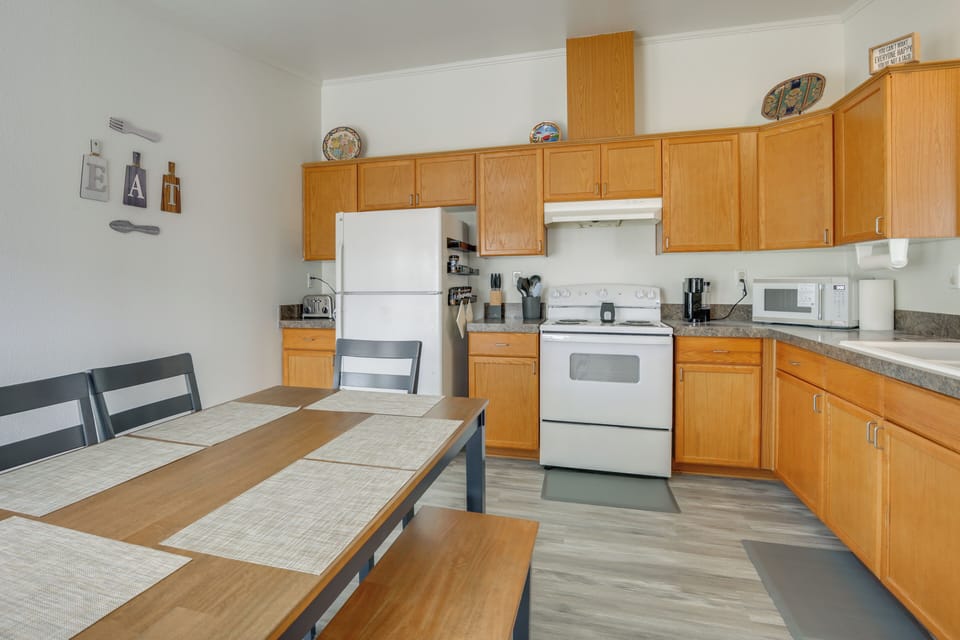 Property Interior | Single-Story Duplex | Free WiFi | Central A/C & Heating