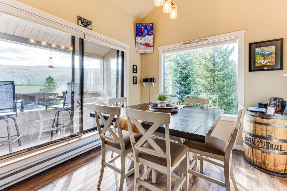 Dining Area | Dishware & Flatware
