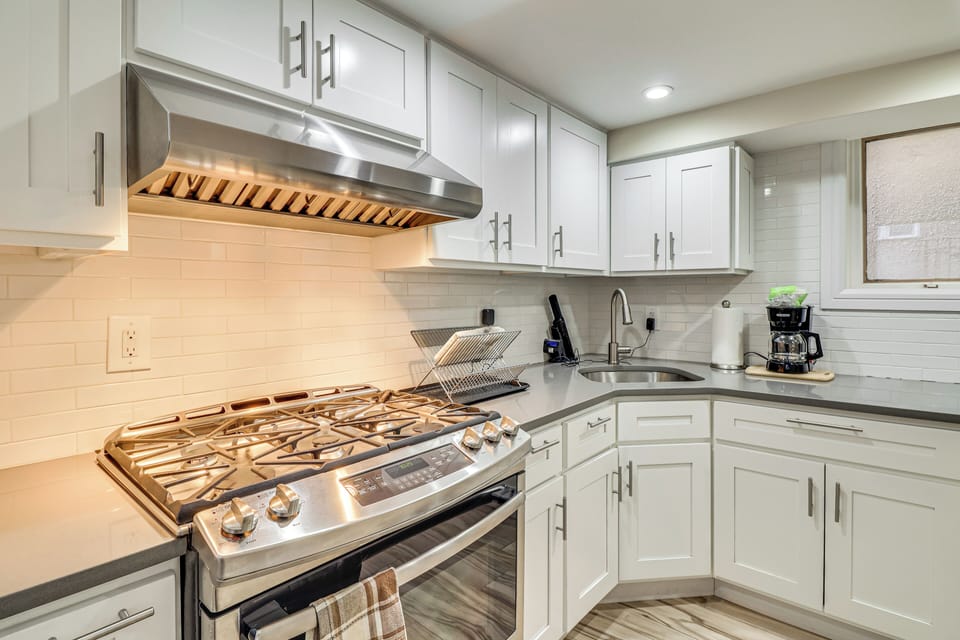 Kitchen | Washer/Dryer | Free WiFi | Central Air Conditioning/Heat