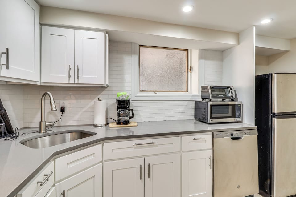 Kitchen | Stove/Oven | Refrigerator | Washer/Dryer
