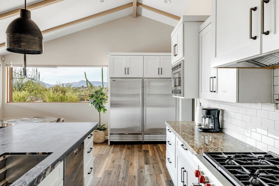 Fully Equipped Kitchen w/ Gas Range, Two Sinks, and Island