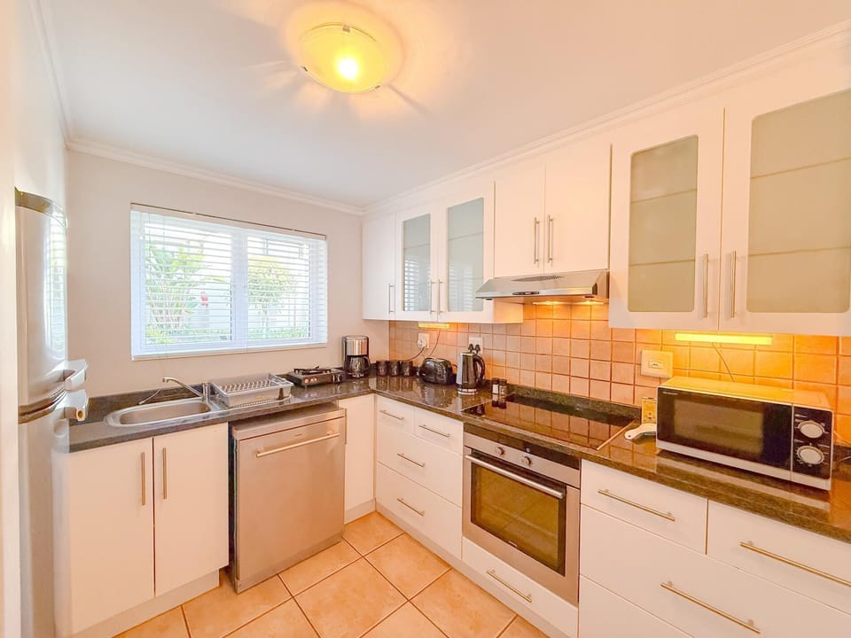Kloof Gardens: Pool & Braai with Lagoon Views (28937)