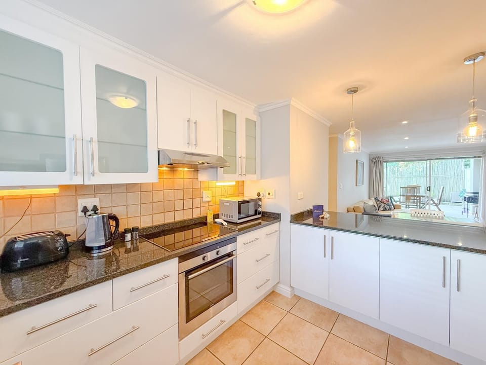 Kloof Gardens: Pool & Braai with Lagoon Views (28939)