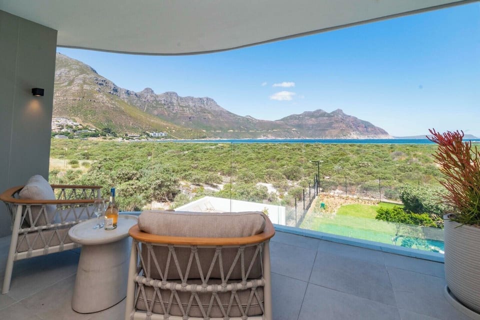 Beach House Stylish Studio with Hout Bay View (33673)