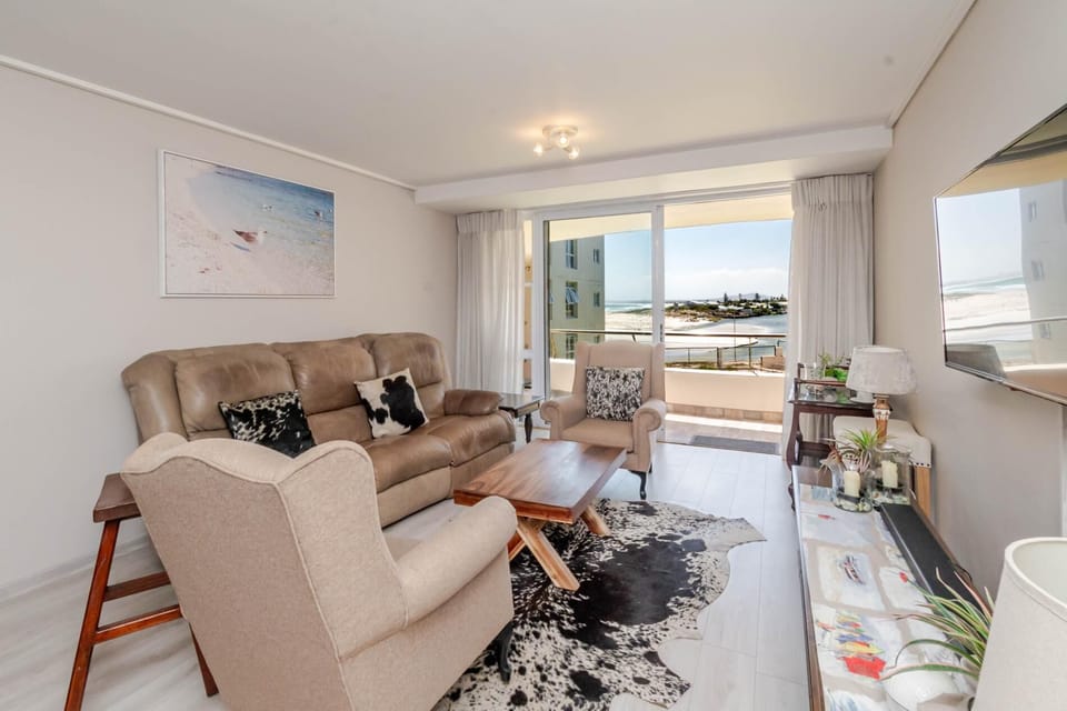 Lagoon Beach Apartment with Pool and Ocean Views (35767)