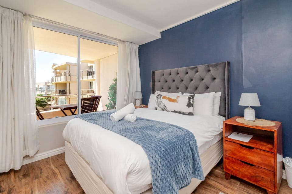 Lagoon Beach Apartment with Pool and Ocean Views (35778)