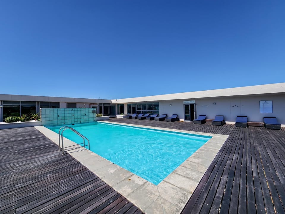 Lagoon Beach Apartment with Pool and Ocean Views (35795)