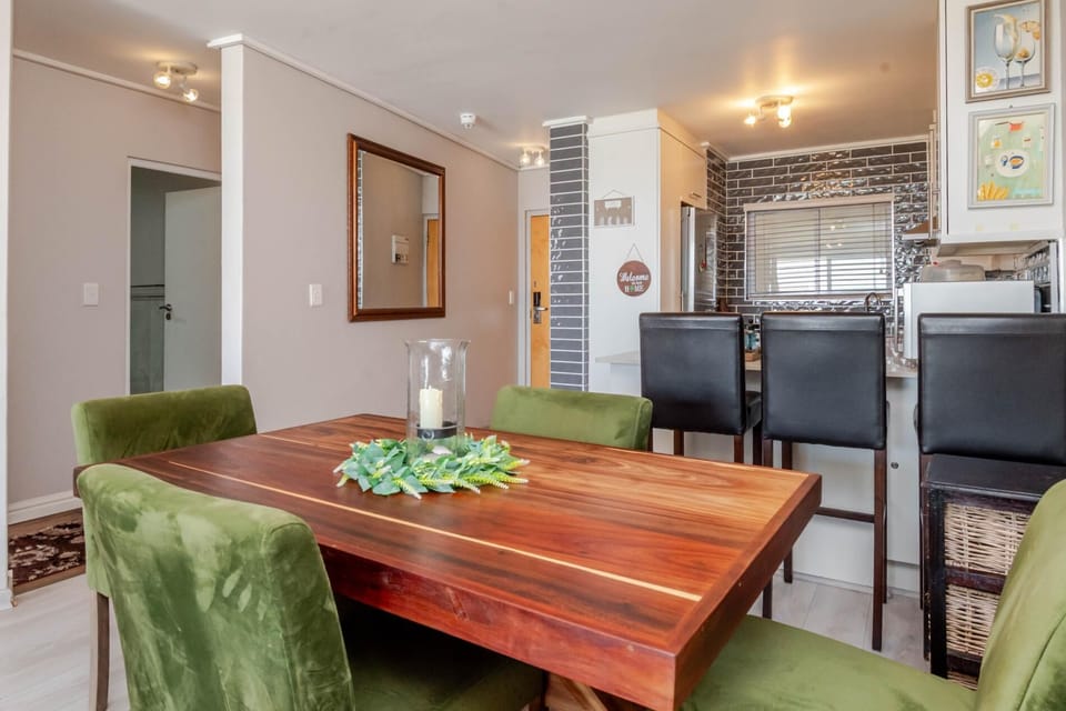 Lagoon Beach Apartment with Pool and Ocean Views (35770)