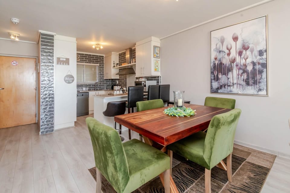 Lagoon Beach Apartment with Pool and Ocean Views (35769)