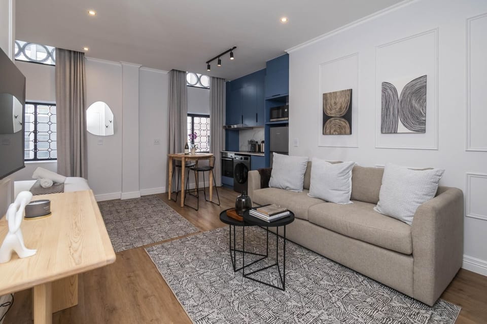 Stylish Studio Living in Venice House (28793)