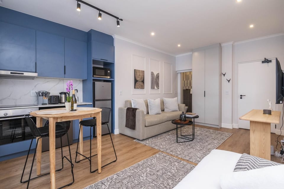 Stylish Studio Living in Venice House (28797)