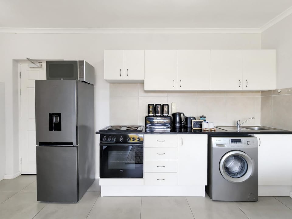 Rivers Edge Apartment in Rondebosch with Balcony (29162)
