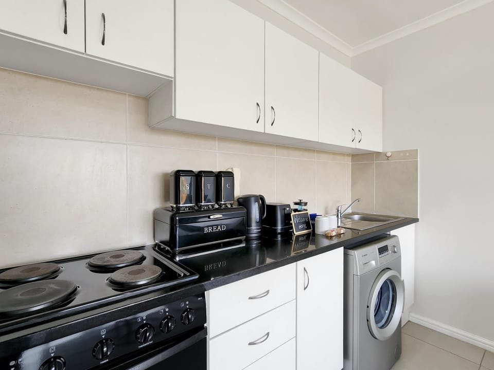 Rivers Edge Apartment in Rondebosch with Balcony (29163)