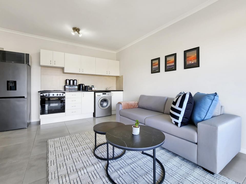 Rivers Edge Apartment in Rondebosch with Balcony (29161)