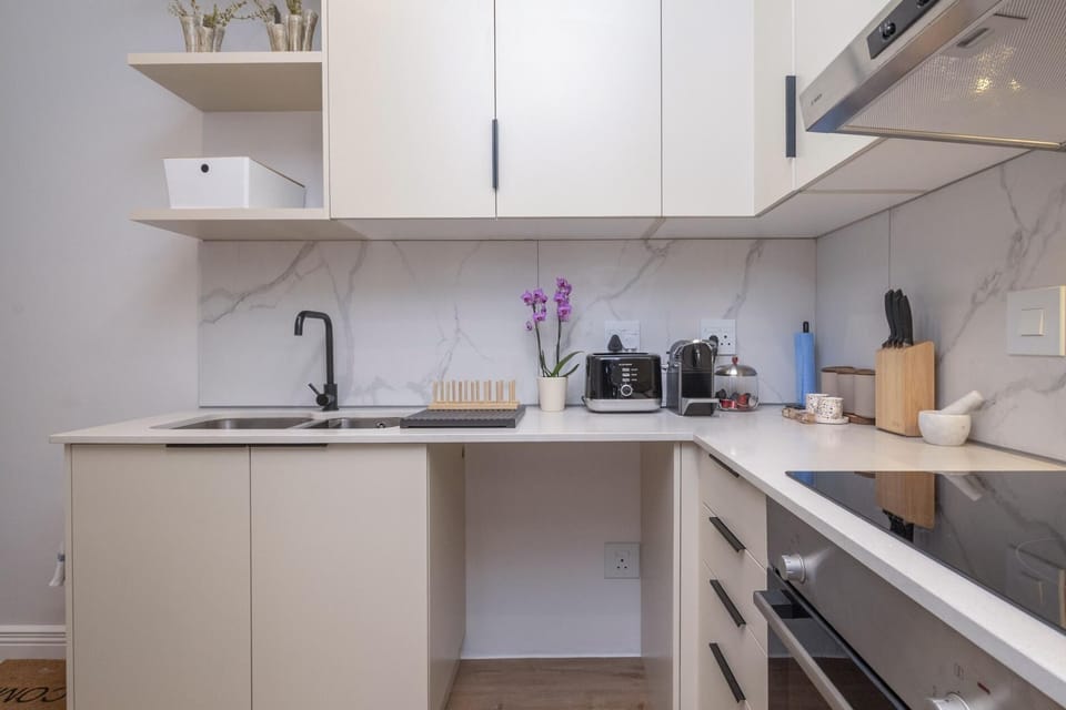 Venice House 1st Floor Apartment with Balcony (28817)