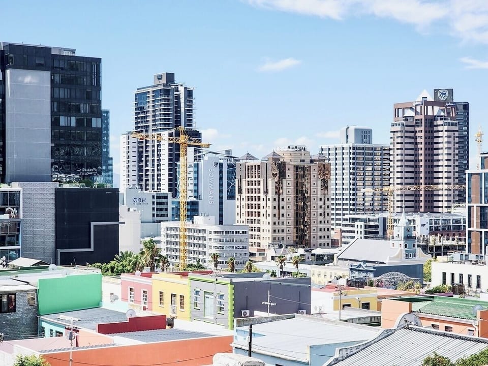 Chic Urban Escape – 2BR in Vibrant CPT (28850)