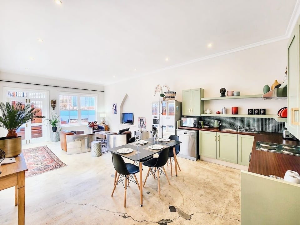 Chic Urban Escape – 2BR in Vibrant CPT (28835)