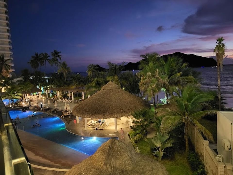 Sunset Paradise at Camino al Mar (2333)