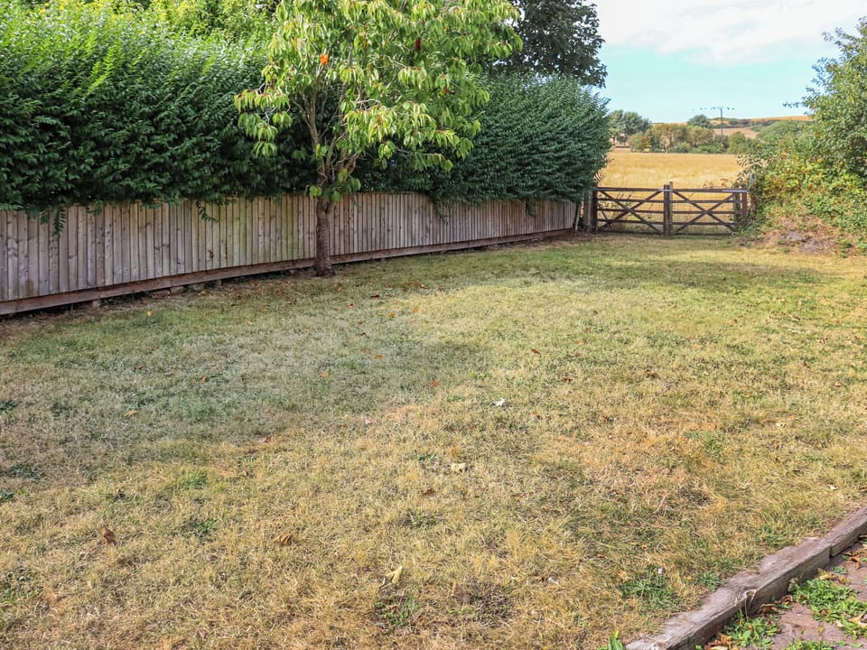 Outdoor | Holly Cottage, Angle