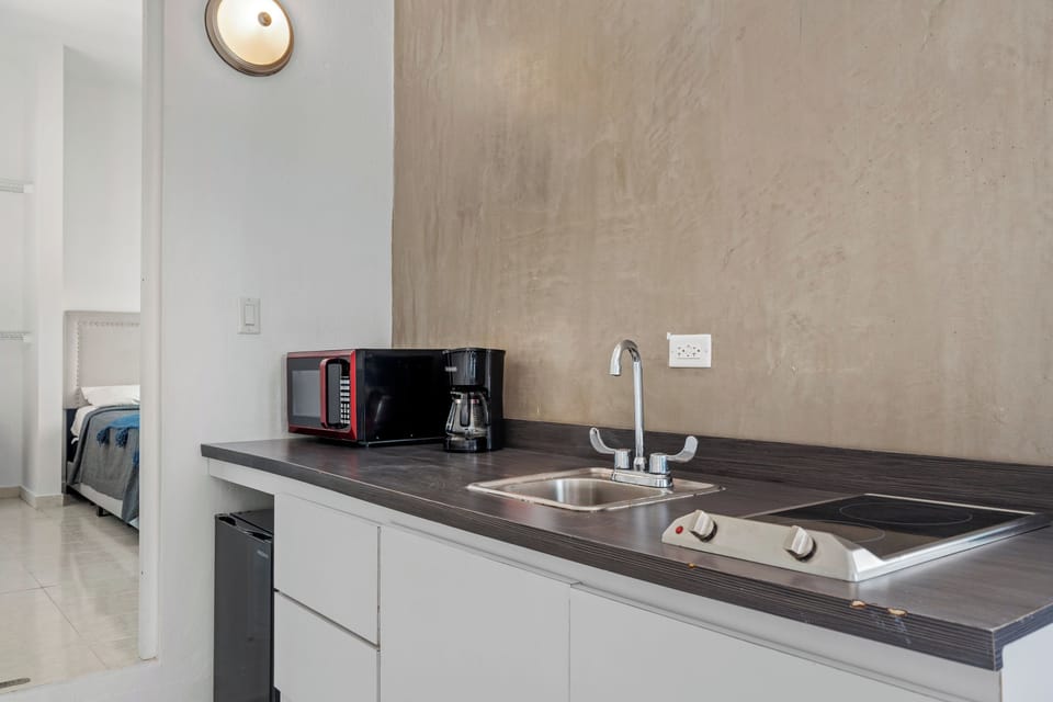 Discover a tastefully decorated kitchen with a coffee station. Your morning ritual.