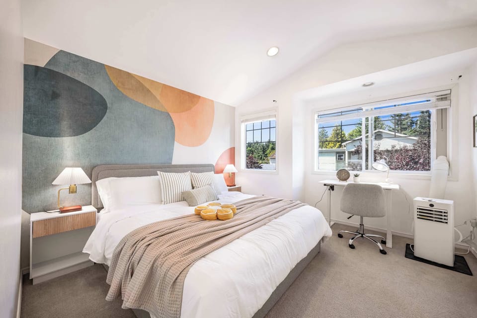 Here is the mater bedroom with king size bed!