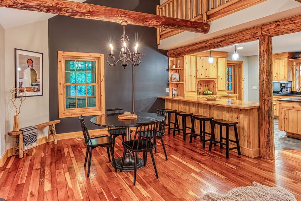 Small dining area off the kitchen