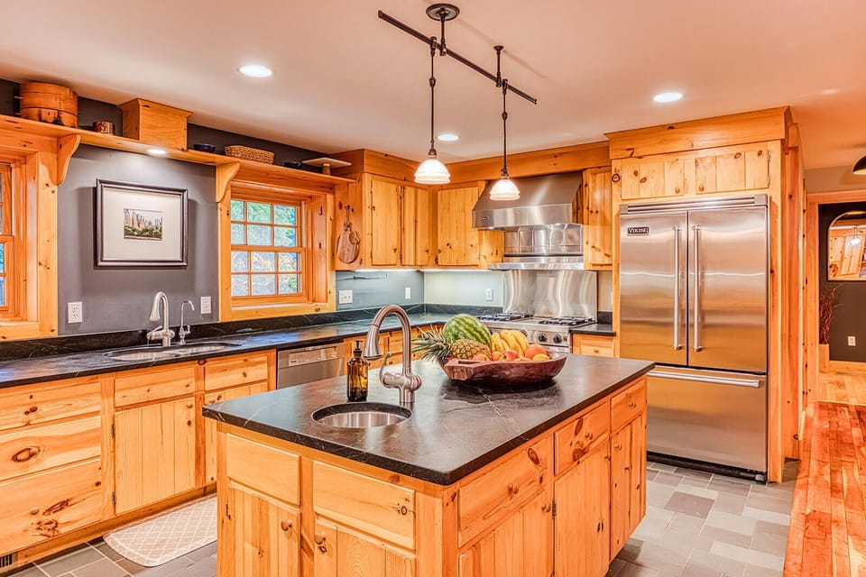 Gorgeous open plan kitchen with brand new, stainless steel appliances