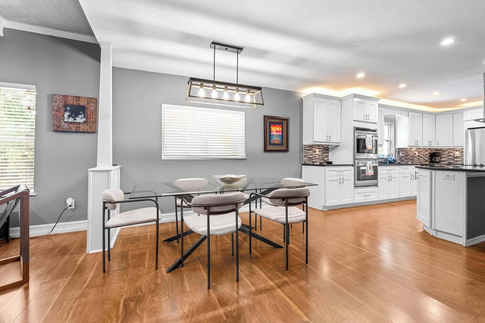 Dining area with seating for 6