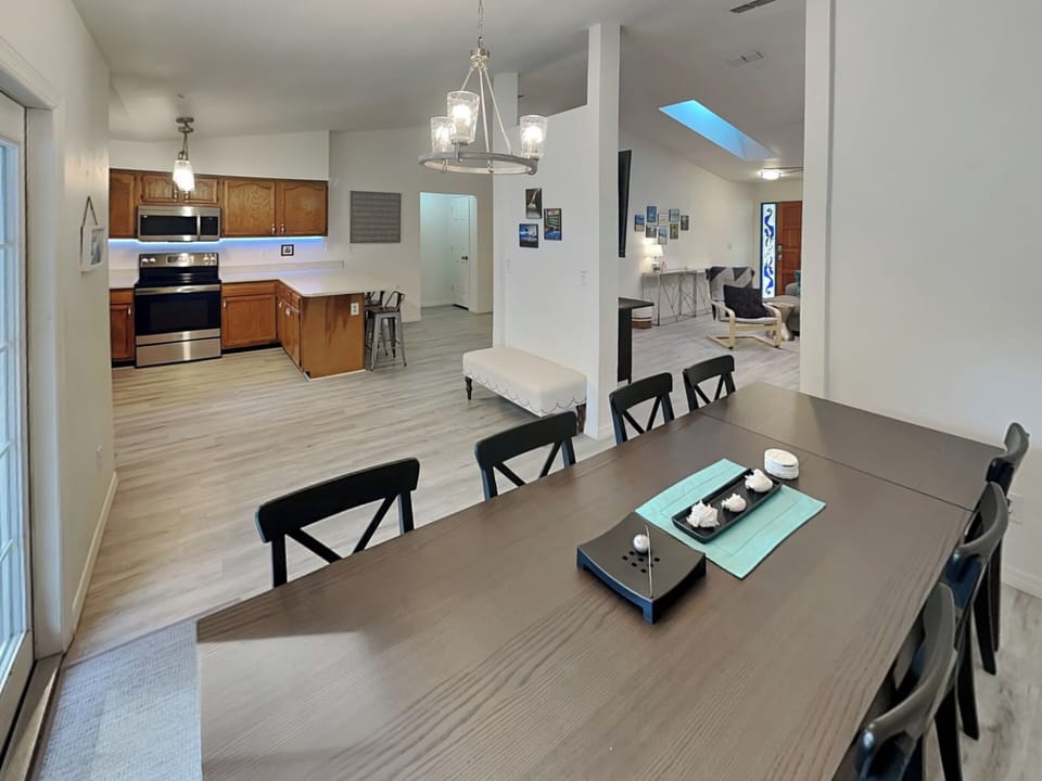 Dining Area - Seating for Eight