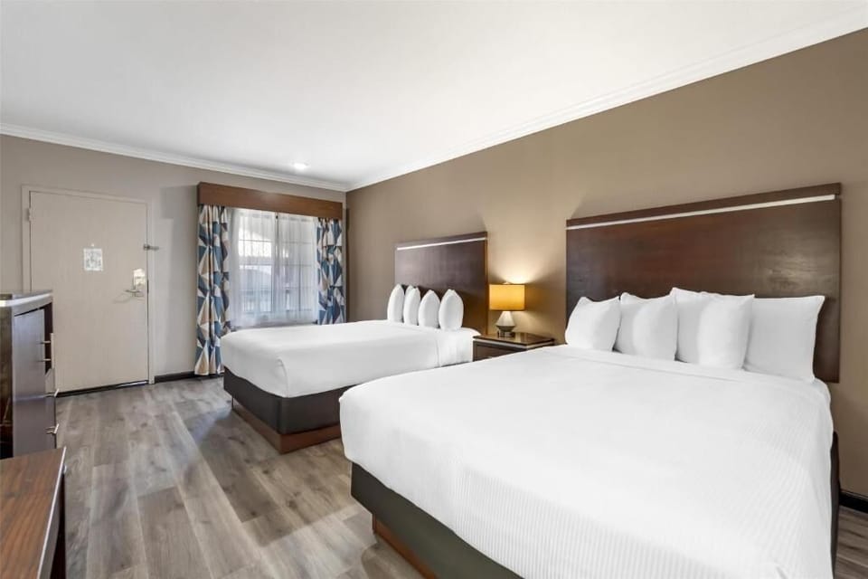 2 Queen Bed Unit