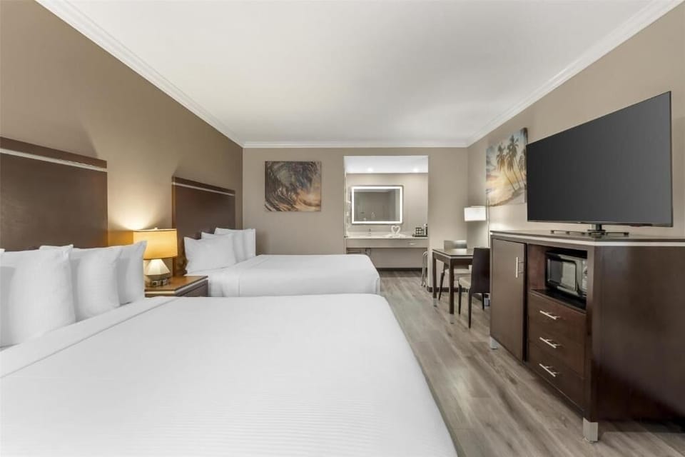 2 Queen Bed Unit