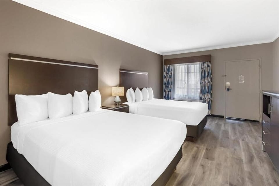 2 Queen Bed Unit