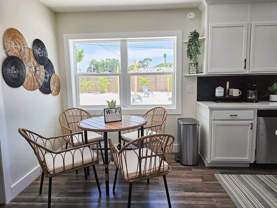 Dining for 4 in the kitchen, there is additional bar stool seating as well.