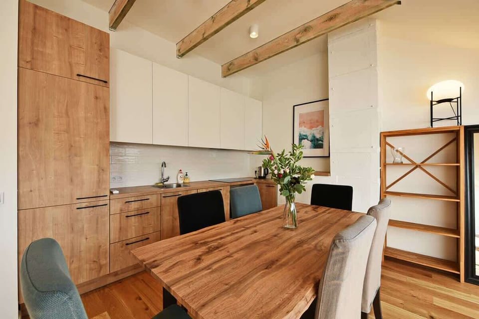 Prepare a meal at this fully-equipped kitchen and have dinner with friends or family!