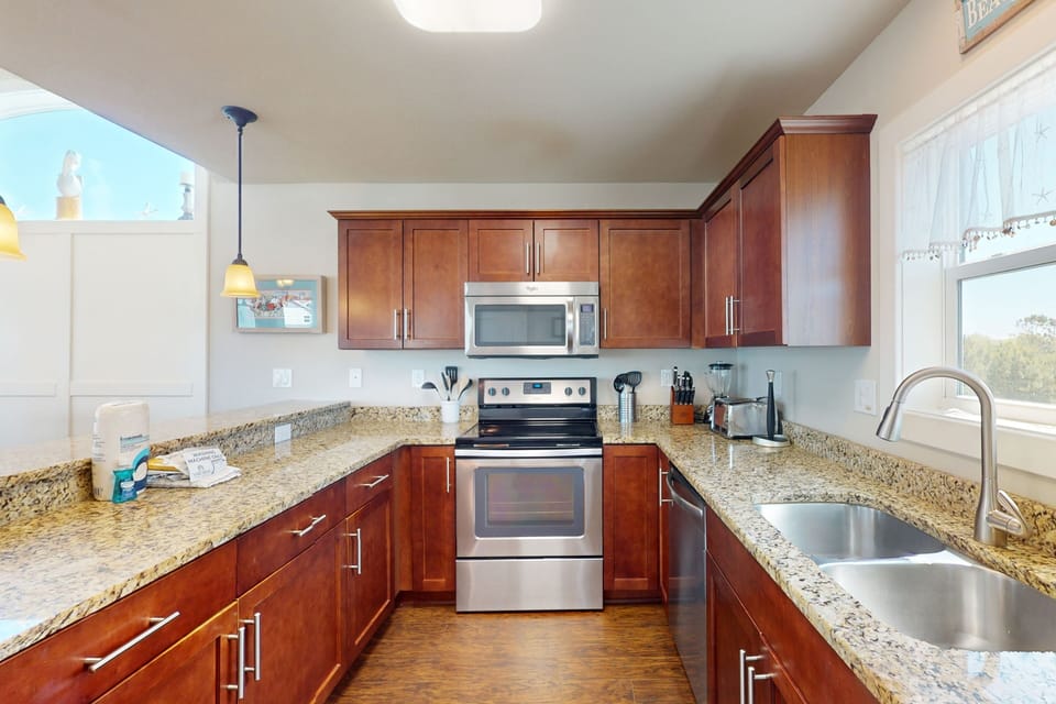CB27: Never Ending Shorey | Kitchen