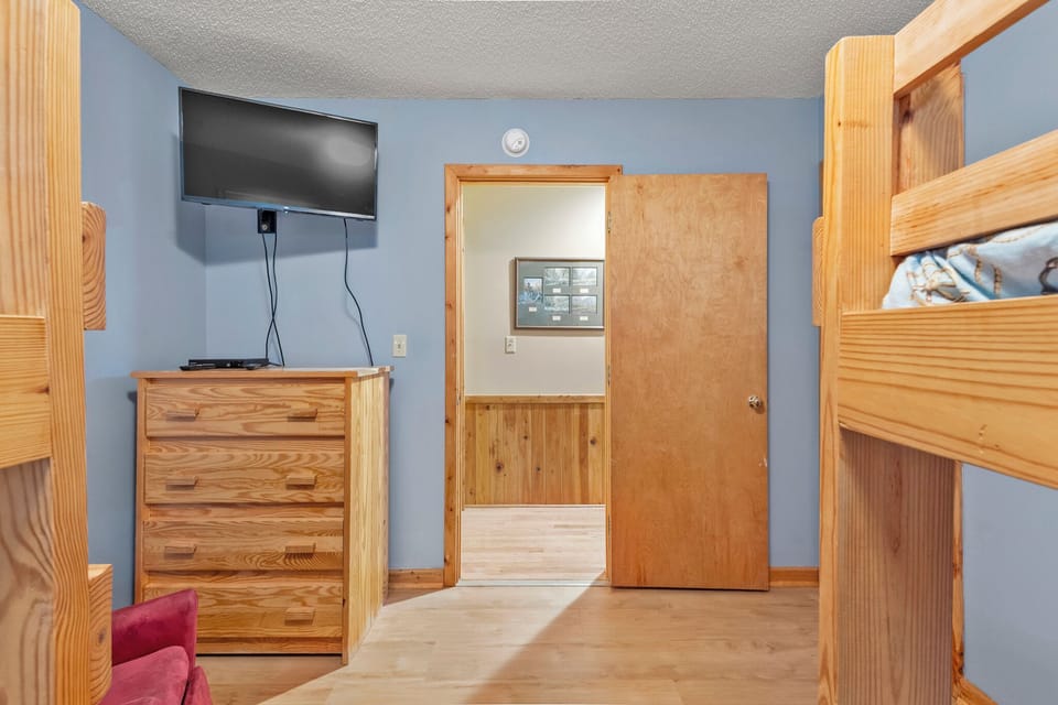 CV06: Golden Week | Mid Level Bedroom 3
