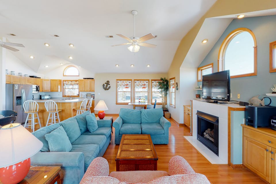 OH72: Dune Deck | Top Level Living Area