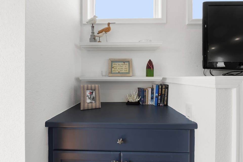 OH72: Dune Deck | Top Level Living Area
